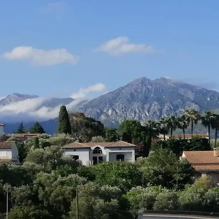 Maisonnette avec vue et jardin, environnement et situation priviligiés Сasa de vacaciones *